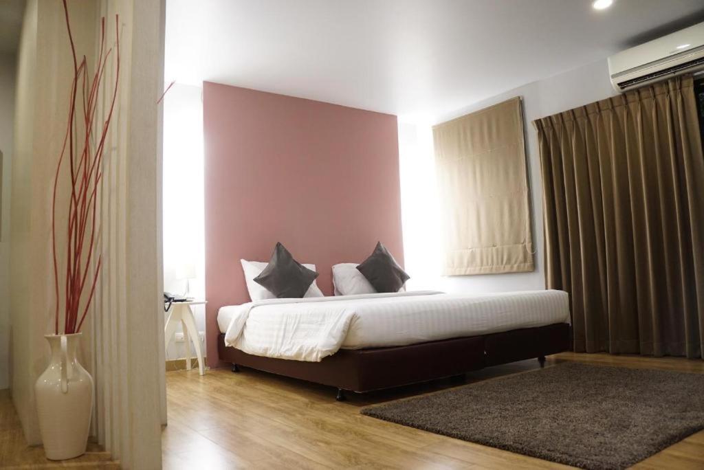 The One Residence Hotel Бангкок Екстер'єр фото