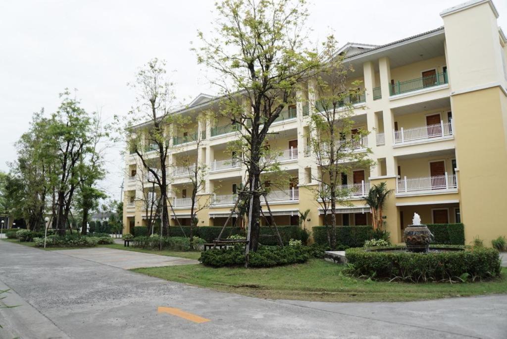 The One Residence Hotel Бангкок Екстер'єр фото