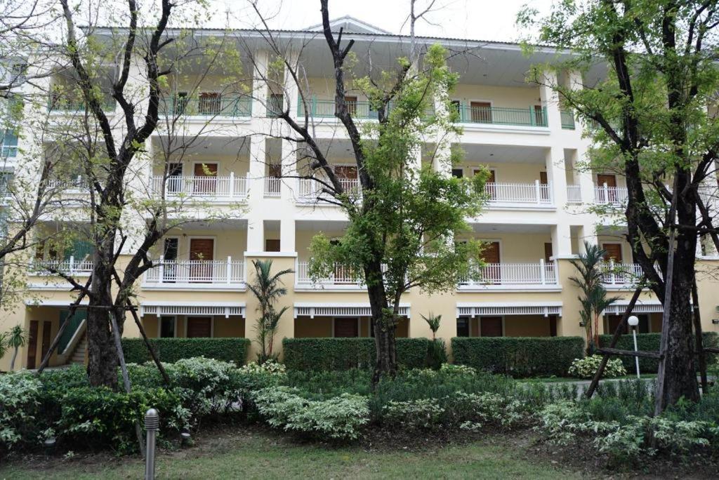 The One Residence Hotel Бангкок Екстер'єр фото